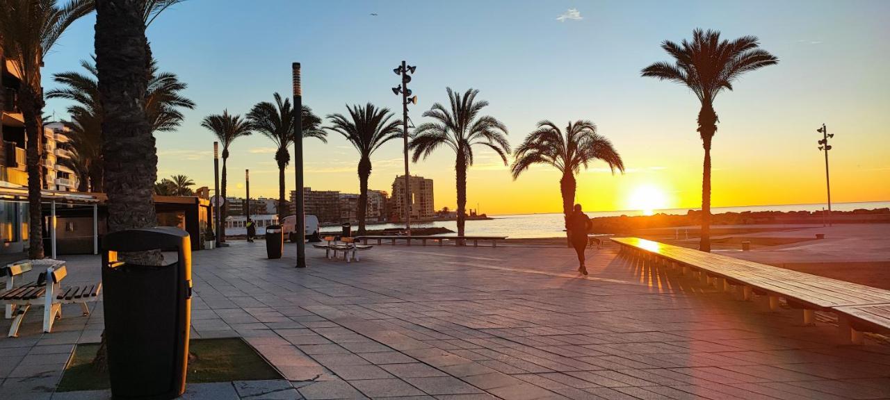 Beachside Apartment In Torrevieja Esterno foto