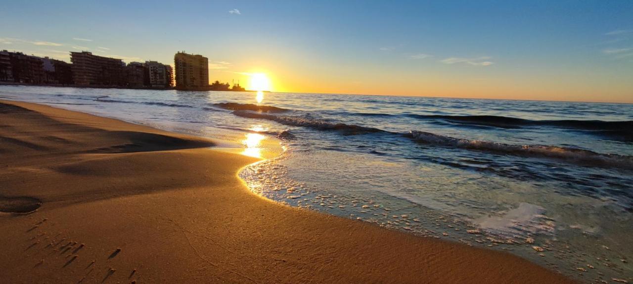 Beachside Apartment In Torrevieja Esterno foto