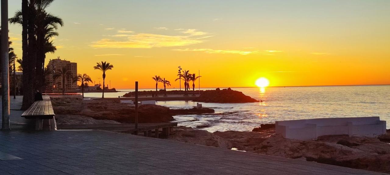 Beachside Apartment In Torrevieja Esterno foto