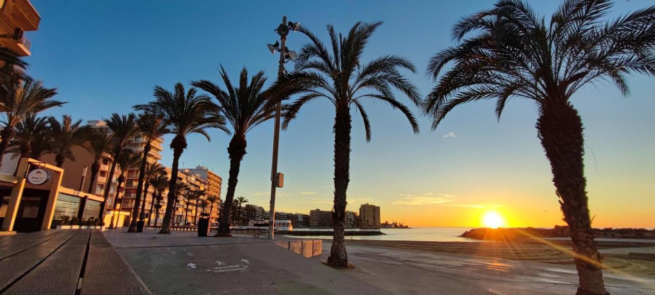 Beachside Apartment In Torrevieja Esterno foto